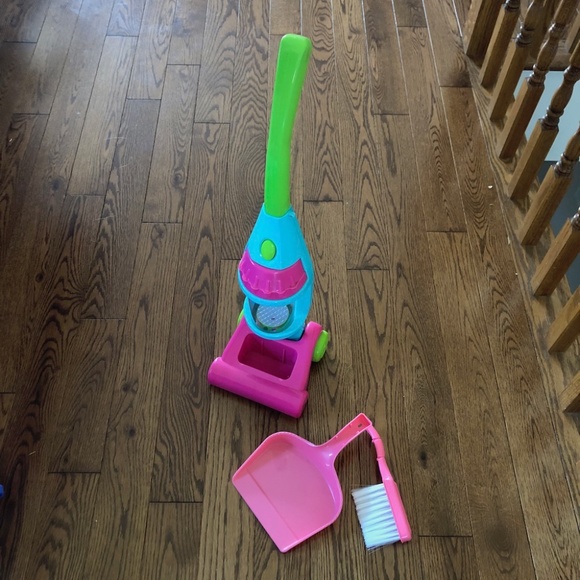 3/$30 - Vacuum and cleaning pretend play toys *read - Picture 1 of 3